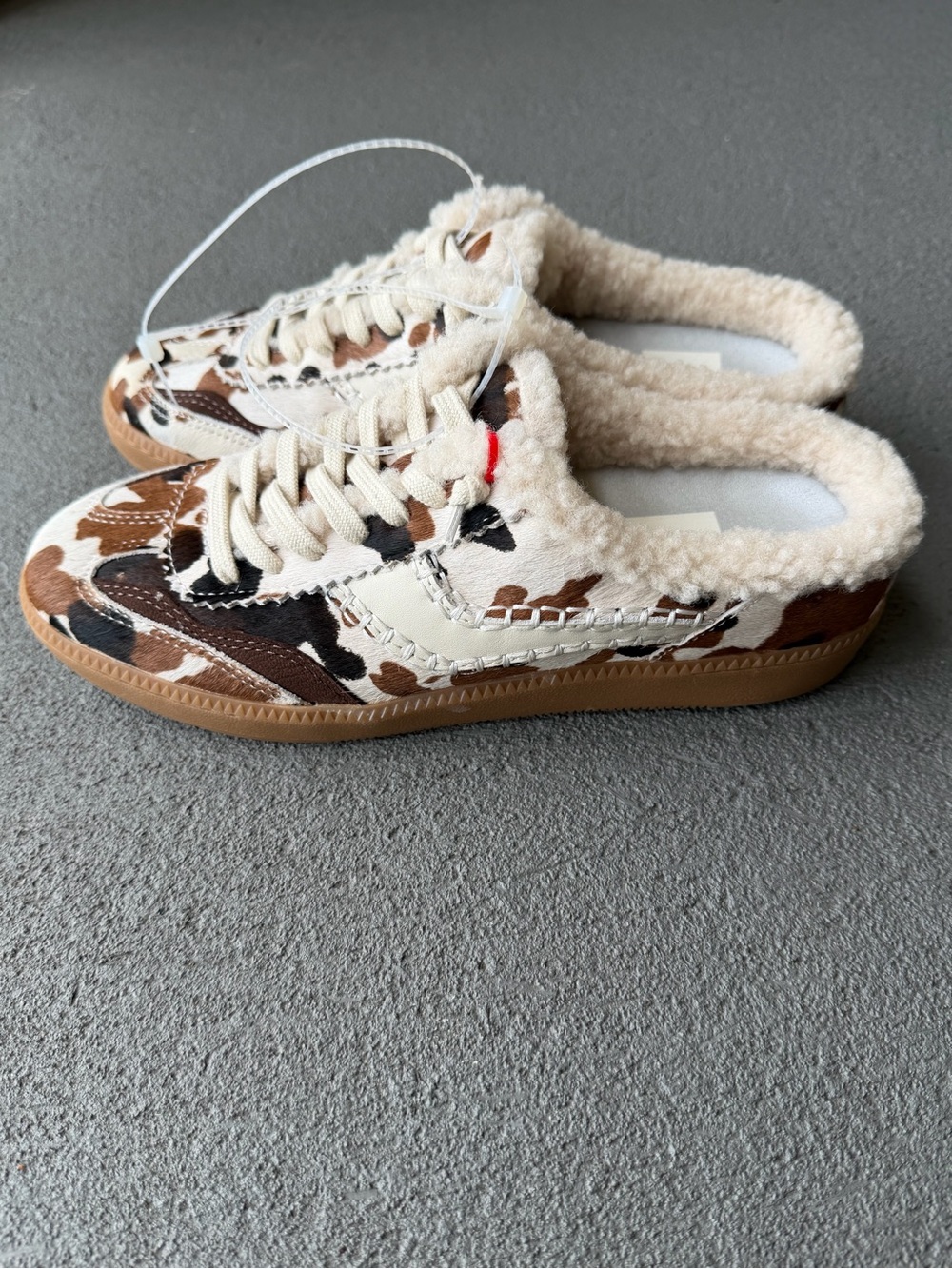 Dolce Vita Notice Slide Plush Slip On Sneakers Sz 8 Cow Hair Retro NWOB - Picture 3 of 8